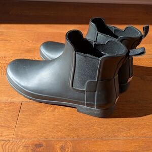 LIKE NEW Hunter Chelsea Boots